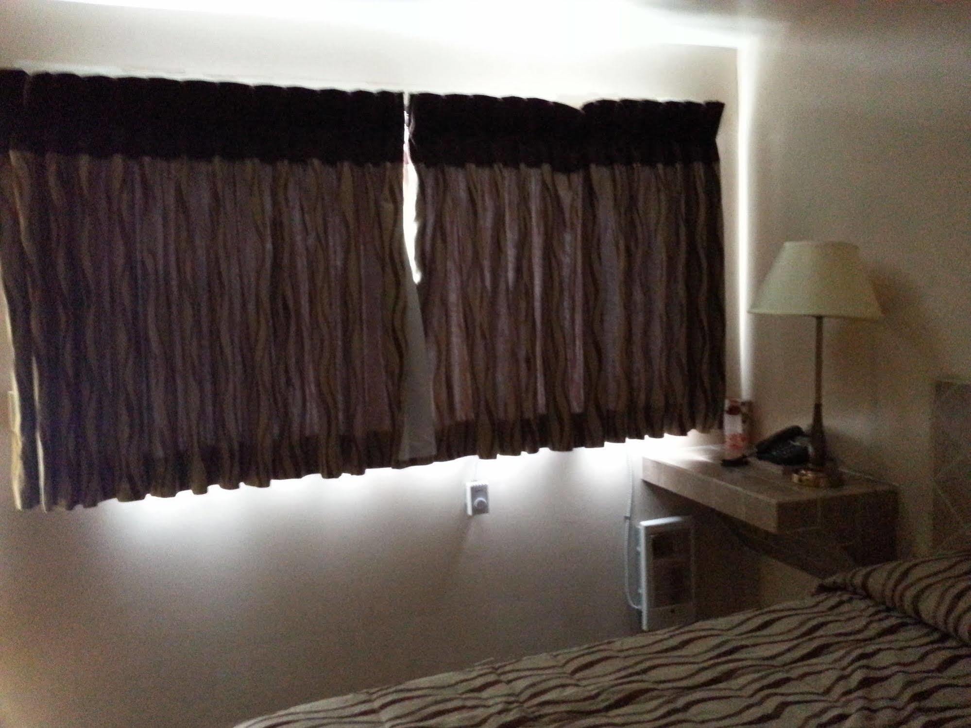 Pleasant Stay Motel Ancaster Екстериор снимка