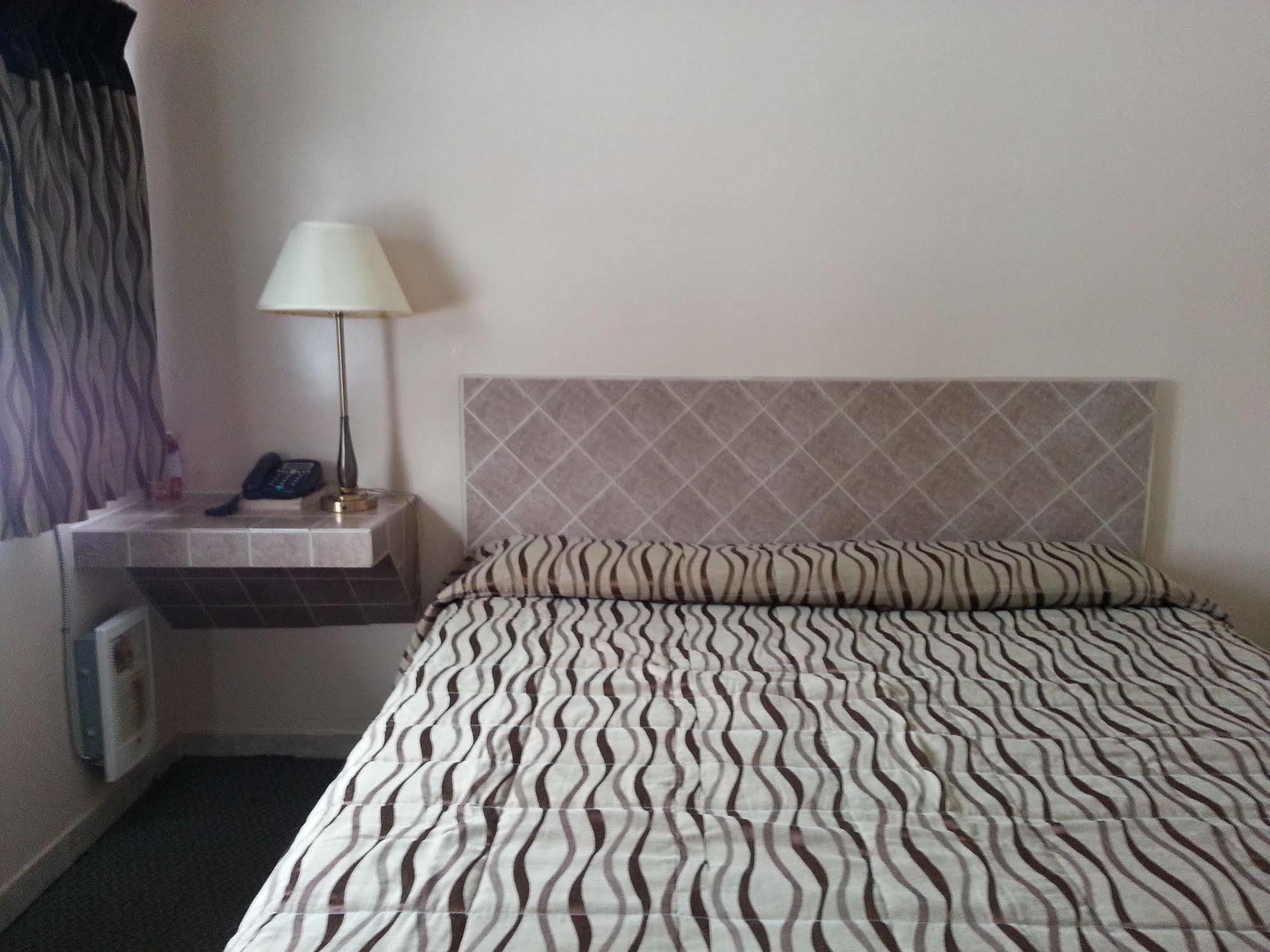 Pleasant Stay Motel Ancaster Екстериор снимка
